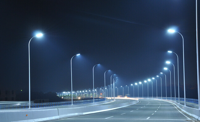 The New Delhi government plans to use LED street lamps to replace existing street light