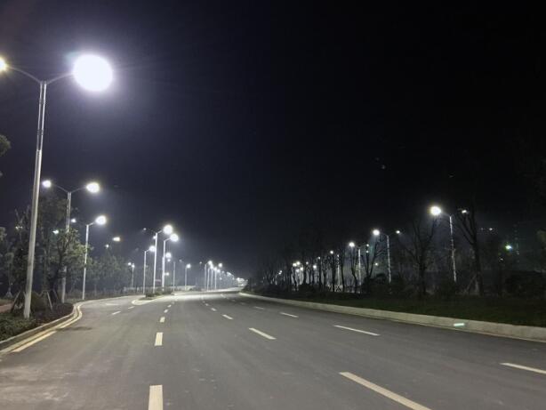 Sujiahang Expressway Shengze section installed 265 sets of LED street lights