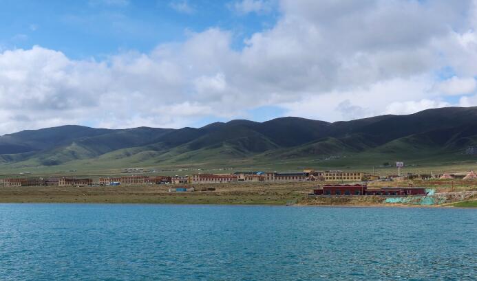 Qinghai Lake Scenic Area Implements Lighting Project